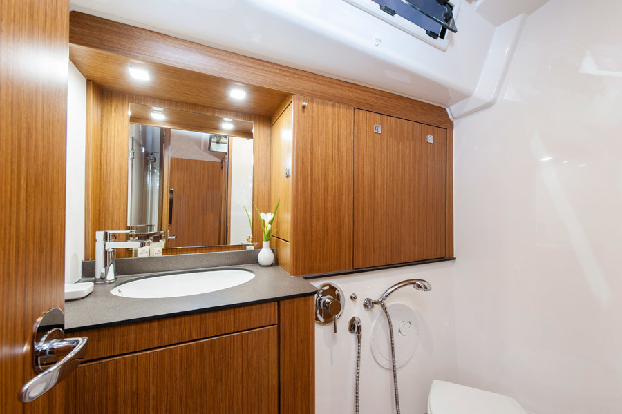 Bavaria 56 - WC Bavaria 56 - łazienka